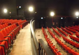 Platea e galleria del cinema-teatro Lux